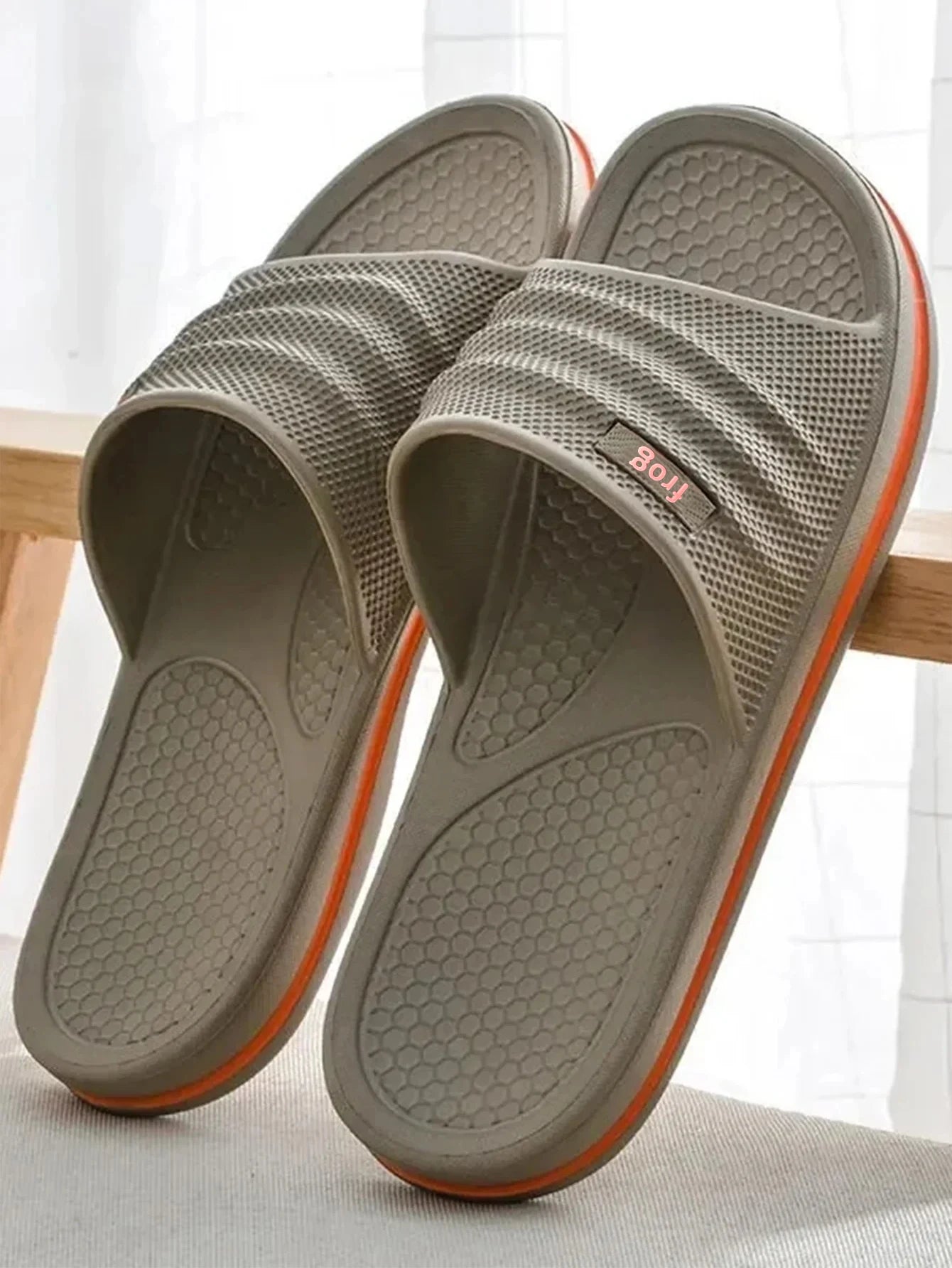 Summer men's slippers with EVA soft sole suitable for comfortable living rooms, bathrooms, and cool sandy beaches