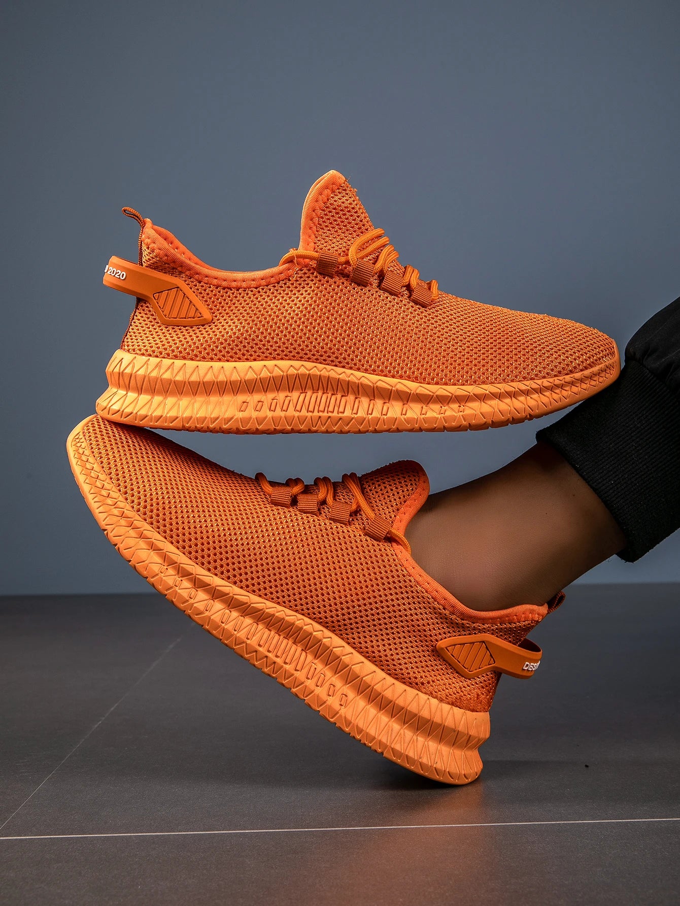 Men's Lightweight Breathable Running Shoes with Lace-Up Design Comfortable All-Day Versatile Fashionable Mesh Upper