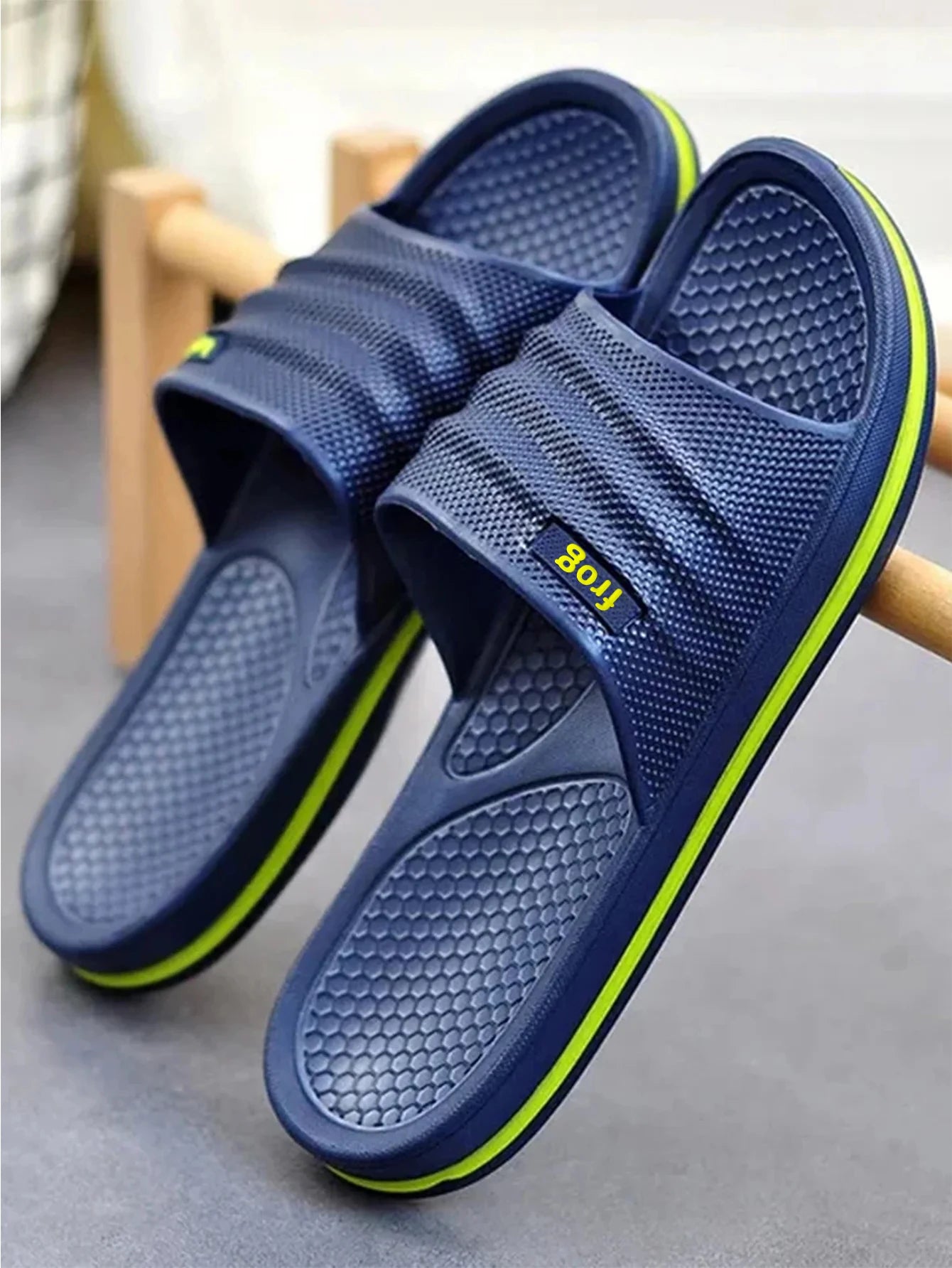 Summer men's slippers with EVA soft sole suitable for comfortable living rooms, bathrooms, and cool sandy beaches