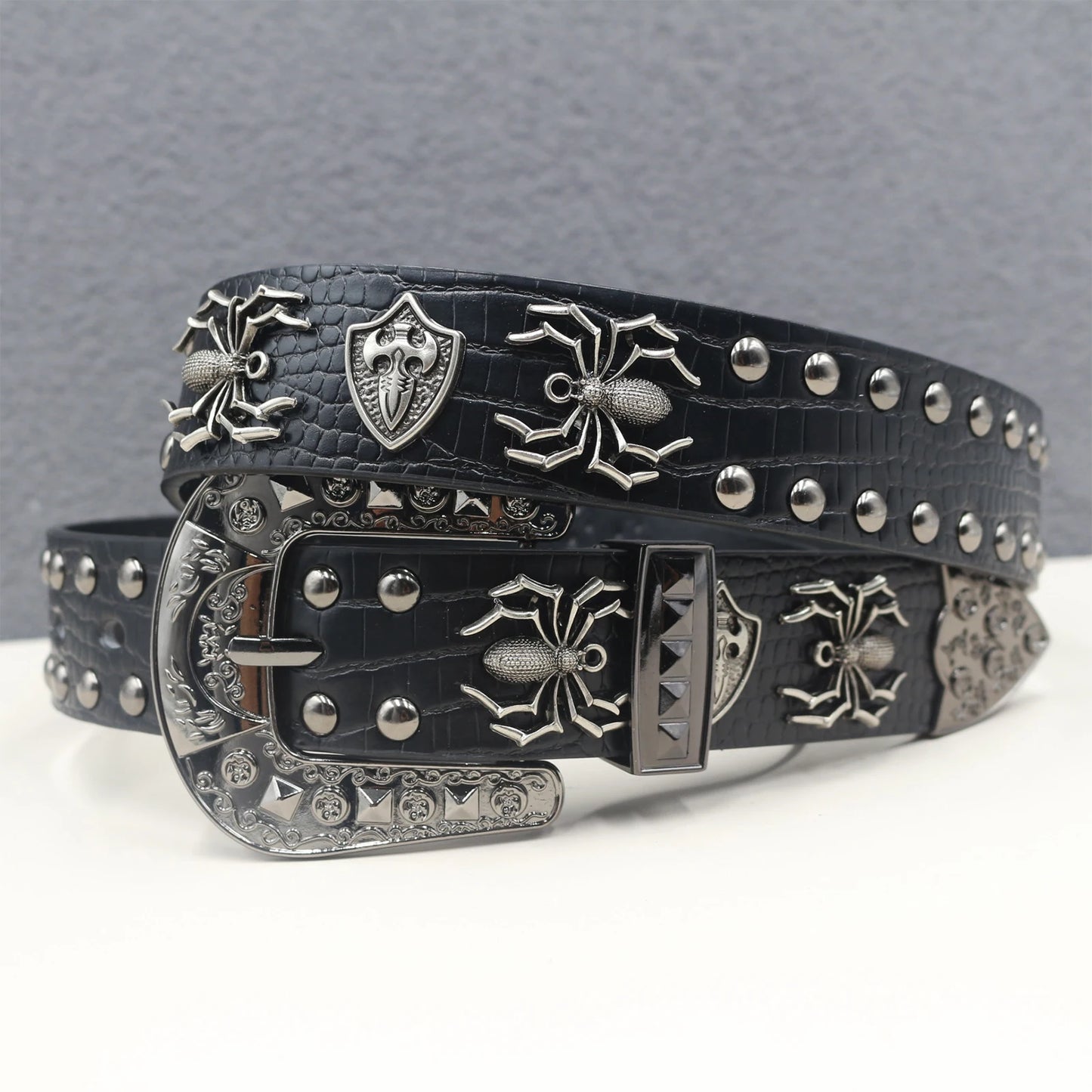 2025 New Bull head  Rivet Belt Metal Pyramid Belt Men and Women Punk Hardware Jeans Belt Y2K Designer  Women's