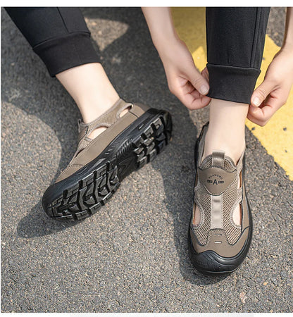 2025 Summer Men's Sandals New Hollow Breathable Beach Shoes Ultra Light Anti Slip Summer Casual Shoes Walking Shoes
