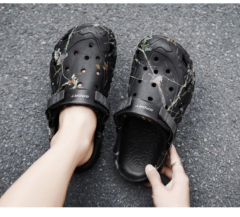 New Summer Men's Sandals New Home Garden Shoes Comfortable and Lightweight Men Slippers Non-Slip Soft Bottom Flip Flop Sandals