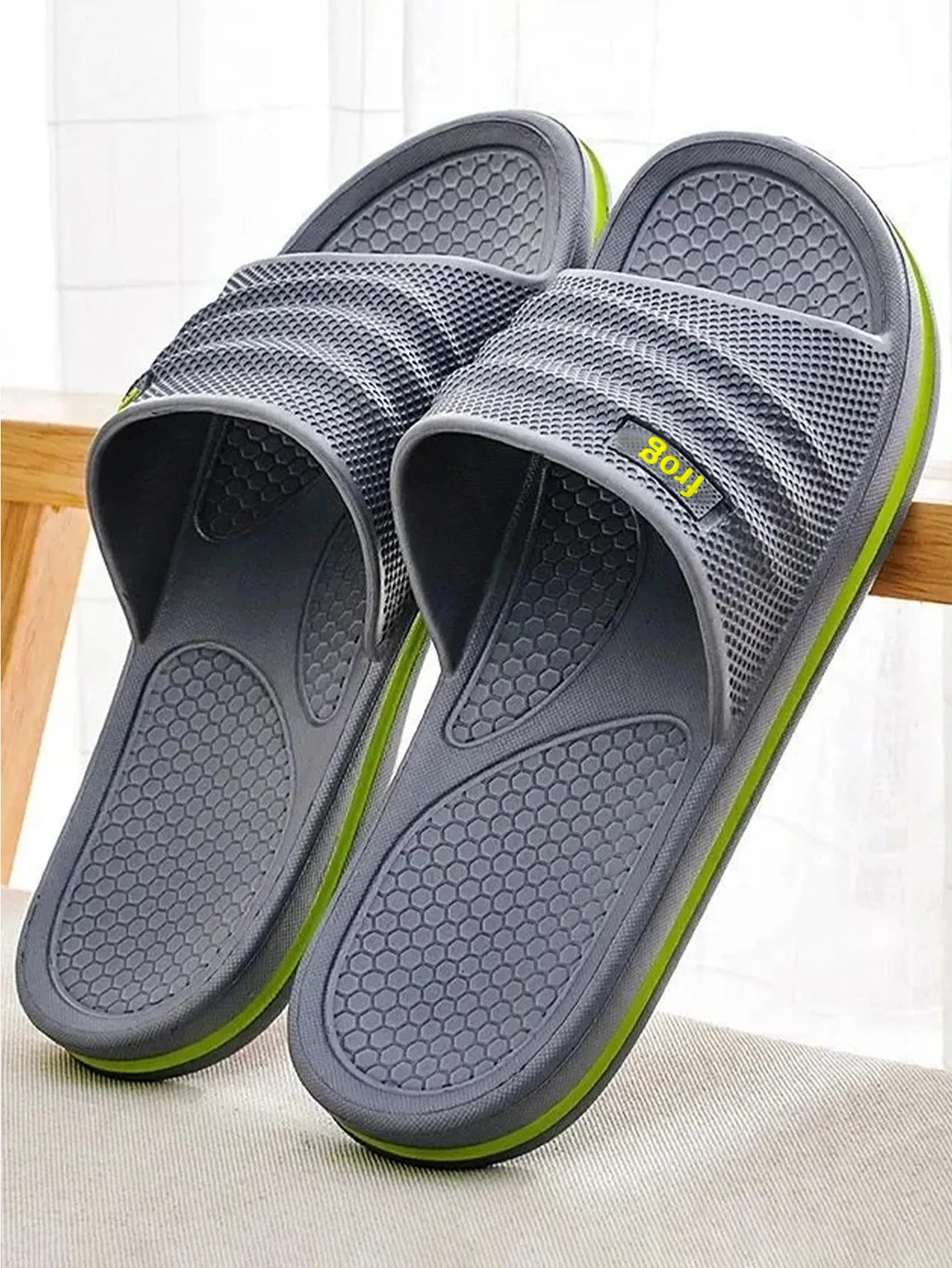 Summer men's slippers with EVA soft sole suitable for comfortable living rooms, bathrooms, and cool sandy beaches