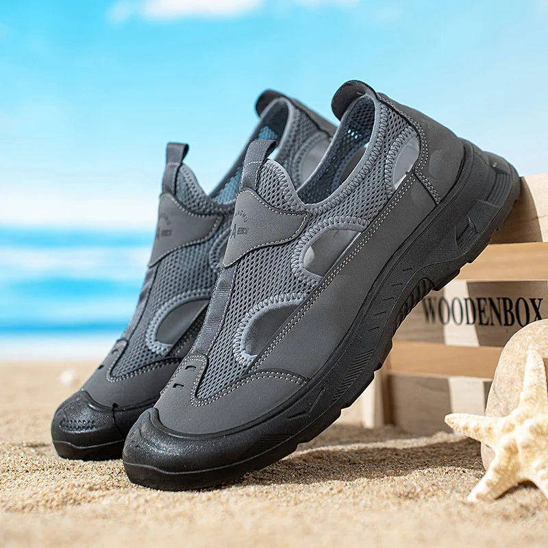 2025 Summer Men's Sandals New Hollow Breathable Beach Shoes Ultra Light Anti Slip Summer Casual Shoes Walking Shoes