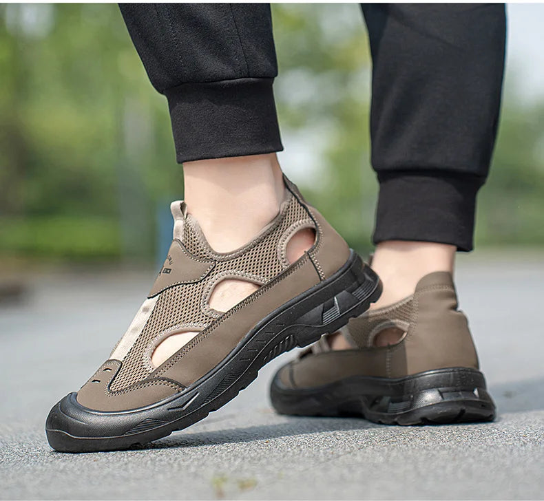 2025 Summer Men's Sandals New Hollow Breathable Beach Shoes Ultra Light Anti Slip Summer Casual Shoes Walking Shoes
