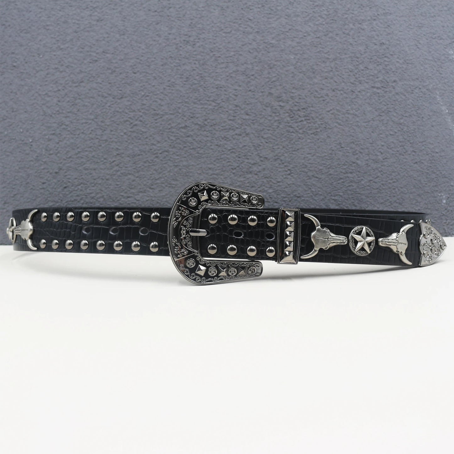 2025 New Bull head  Rivet Belt Metal Pyramid Belt Men and Women Punk Hardware Jeans Belt Y2K Designer  Women's