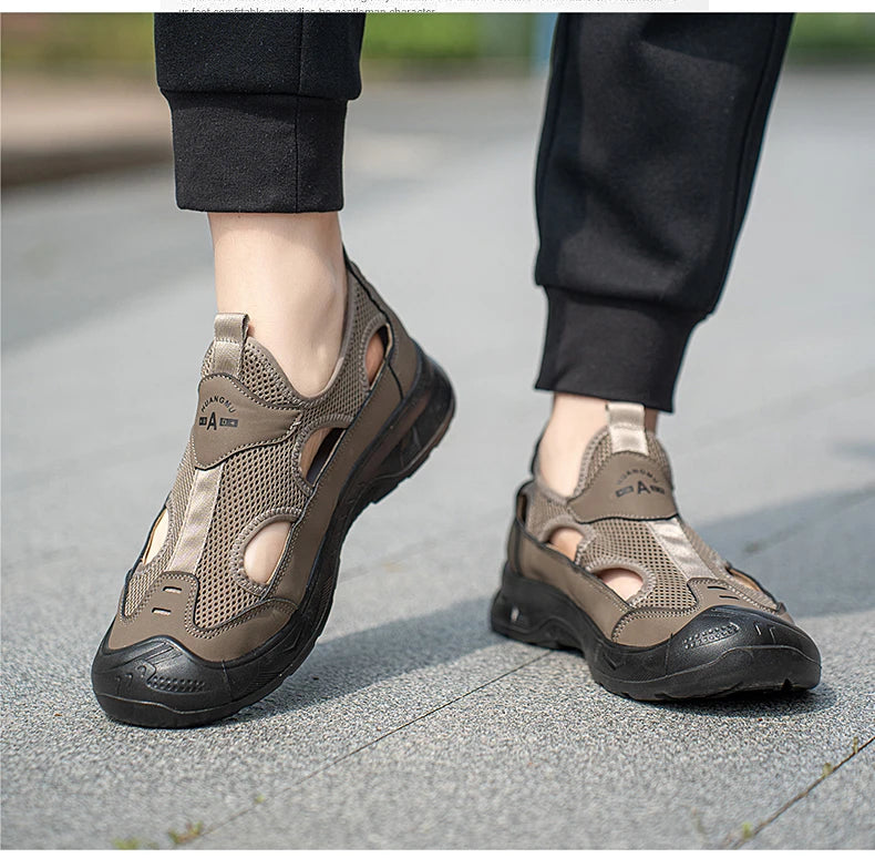 2025 Summer Men's Sandals New Hollow Breathable Beach Shoes Ultra Light Anti Slip Summer Casual Shoes Walking Shoes