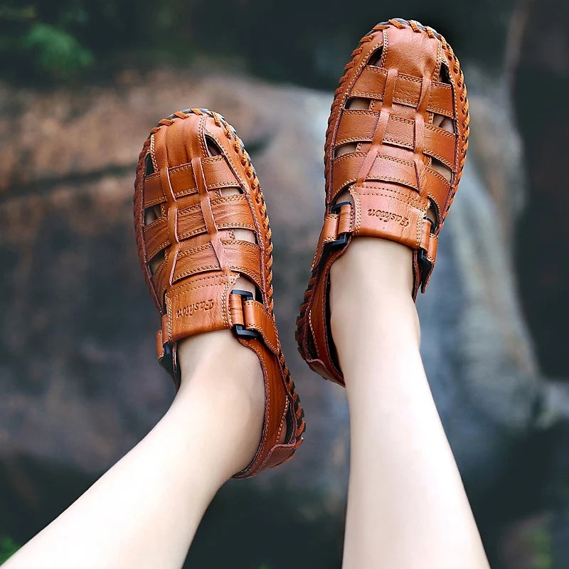 Handmade Anti-collision Toe Men Sandals New Arrival Leather Summer Flats Lightweight Breathable Beach Shoes Comfortable Sandals