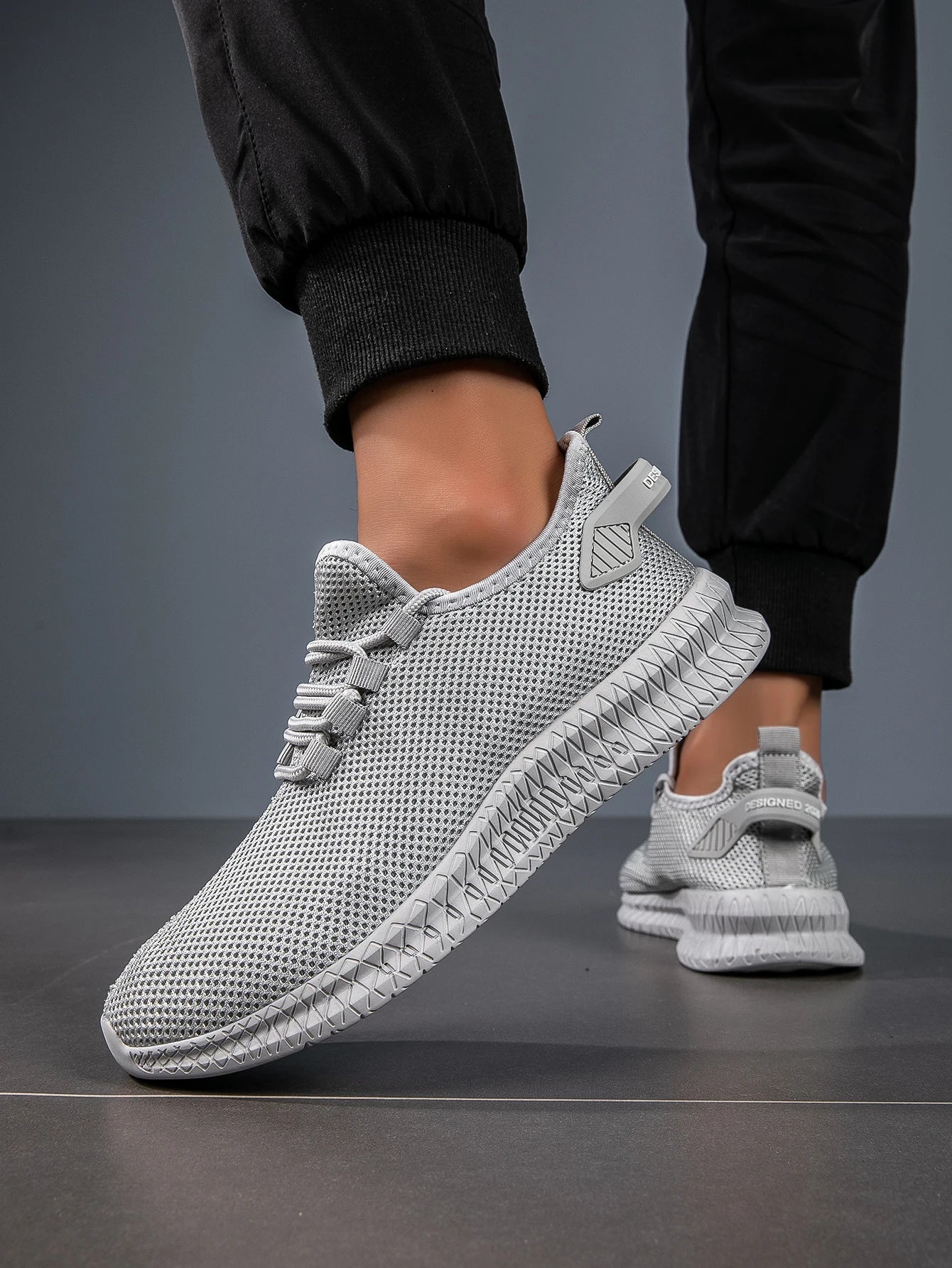 Men's Lightweight Breathable Running Shoes with Lace-Up Design Comfortable All-Day Versatile Fashionable Mesh Upper