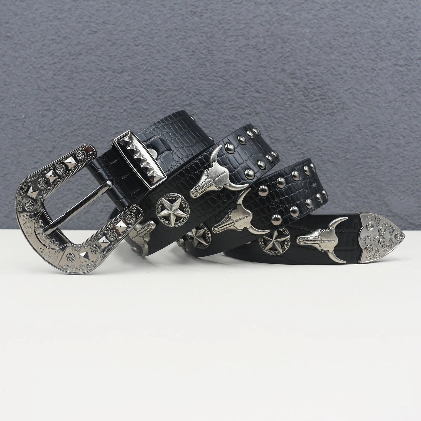 2025 New Bull head  Rivet Belt Metal Pyramid Belt Men and Women Punk Hardware Jeans Belt Y2K Designer  Women's