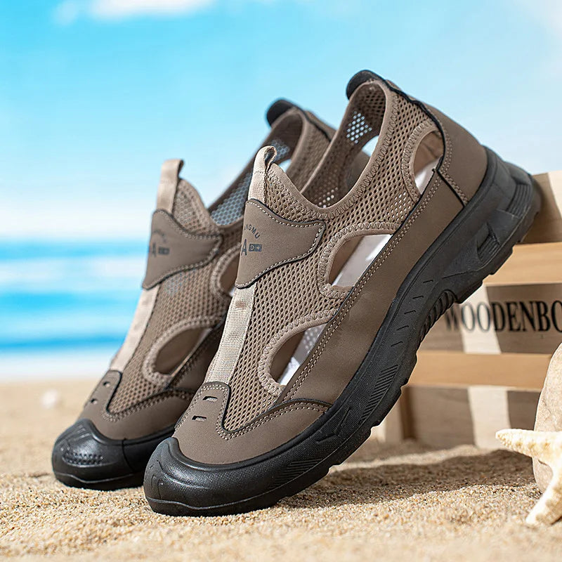 2025 Summer Men's Sandals New Hollow Breathable Beach Shoes Ultra Light Anti Slip Summer Casual Shoes Walking Shoes