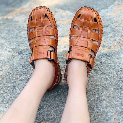 Handmade Anti-collision Toe Men Sandals New Arrival Leather Summer Flats Lightweight Breathable Beach Shoes Comfortable Sandals