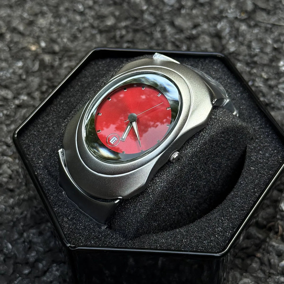 Fashion Quartz Watch Mens Y2k Red Alien Style Green Creative Blade Design Special Fashion Unique Steel Men Watch Personalize AAA Clock