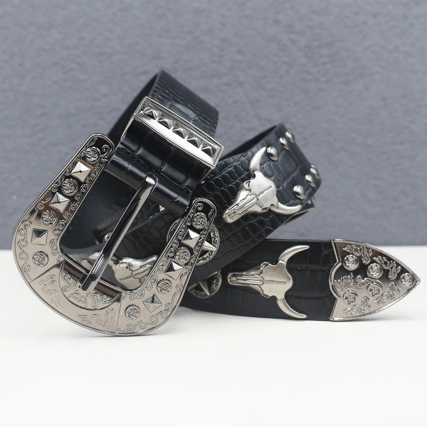 2025 New Bull head  Rivet Belt Metal Pyramid Belt Men and Women Punk Hardware Jeans Belt Y2K Designer  Women's