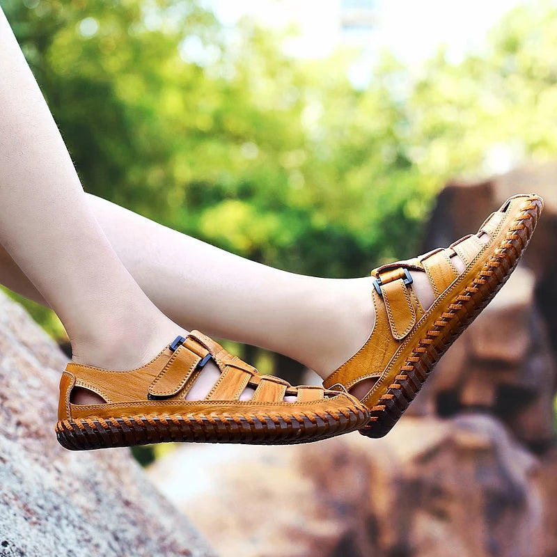 Handmade Anti-collision Toe Men Sandals New Arrival Leather Summer Flats Lightweight Breathable Beach Shoes Comfortable Sandals
