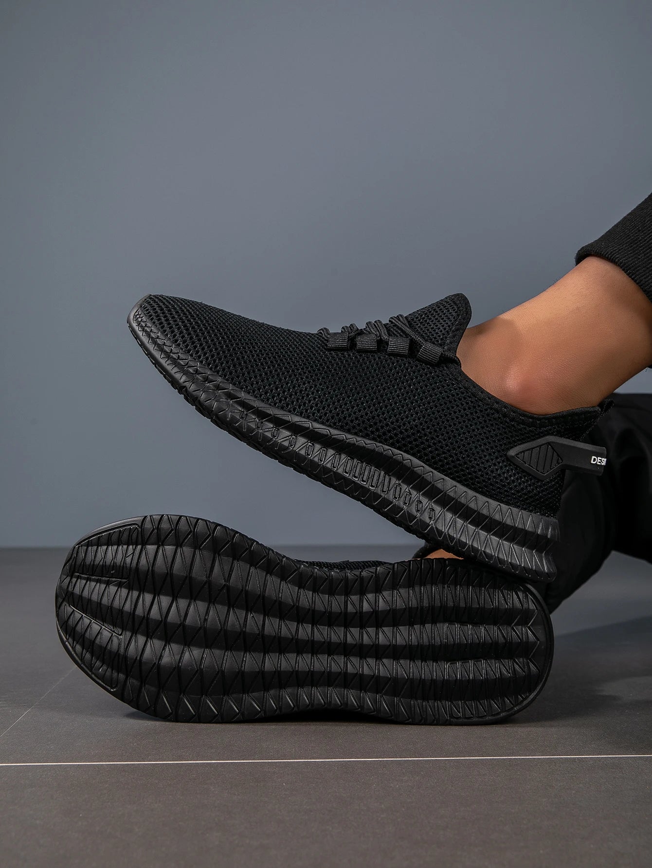 Men's Lightweight Breathable Running Shoes with Lace-Up Design Comfortable All-Day Versatile Fashionable Mesh Upper