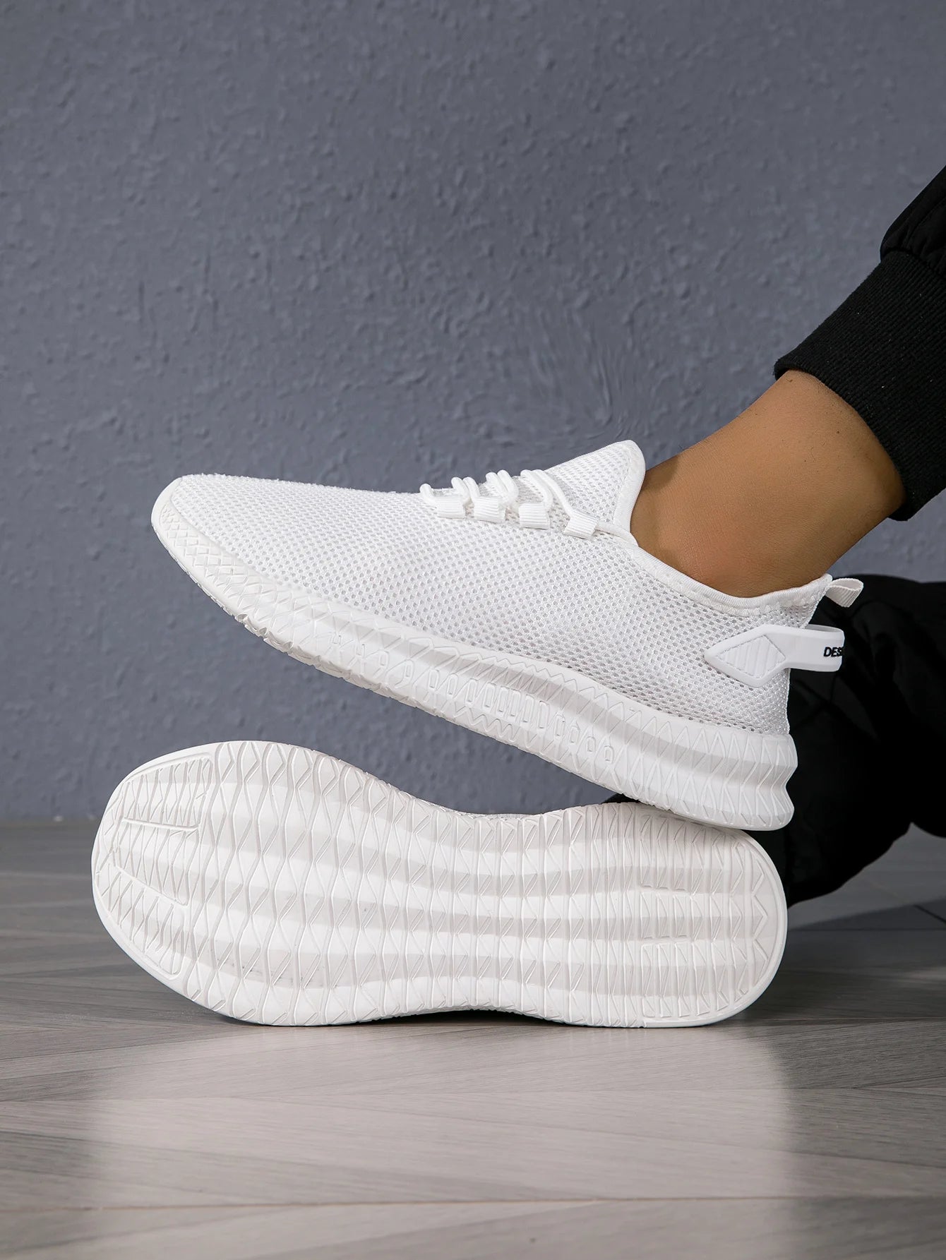 Men's Lightweight Breathable Running Shoes with Lace-Up Design Comfortable All-Day Versatile Fashionable Mesh Upper