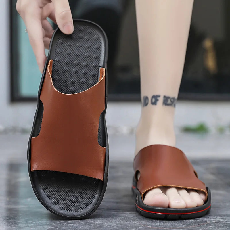 2025 New Men's Casual Leather Slippers Designer Antiskid Beach Sandals Fashion Outdoor Lightweight Slippers Comfy Walking Shoes
