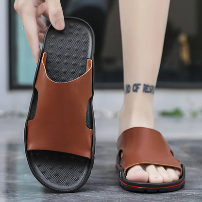 2025 New Men's Casual Leather Slippers Designer Antiskid Beach Sandals Fashion Outdoor Lightweight Slippers Comfy Walking Shoes