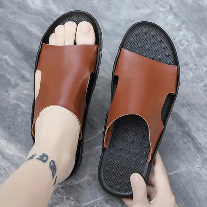 2025 New Men's Casual Leather Slippers Designer Antiskid Beach Sandals Fashion Outdoor Lightweight Slippers Comfy Walking Shoes