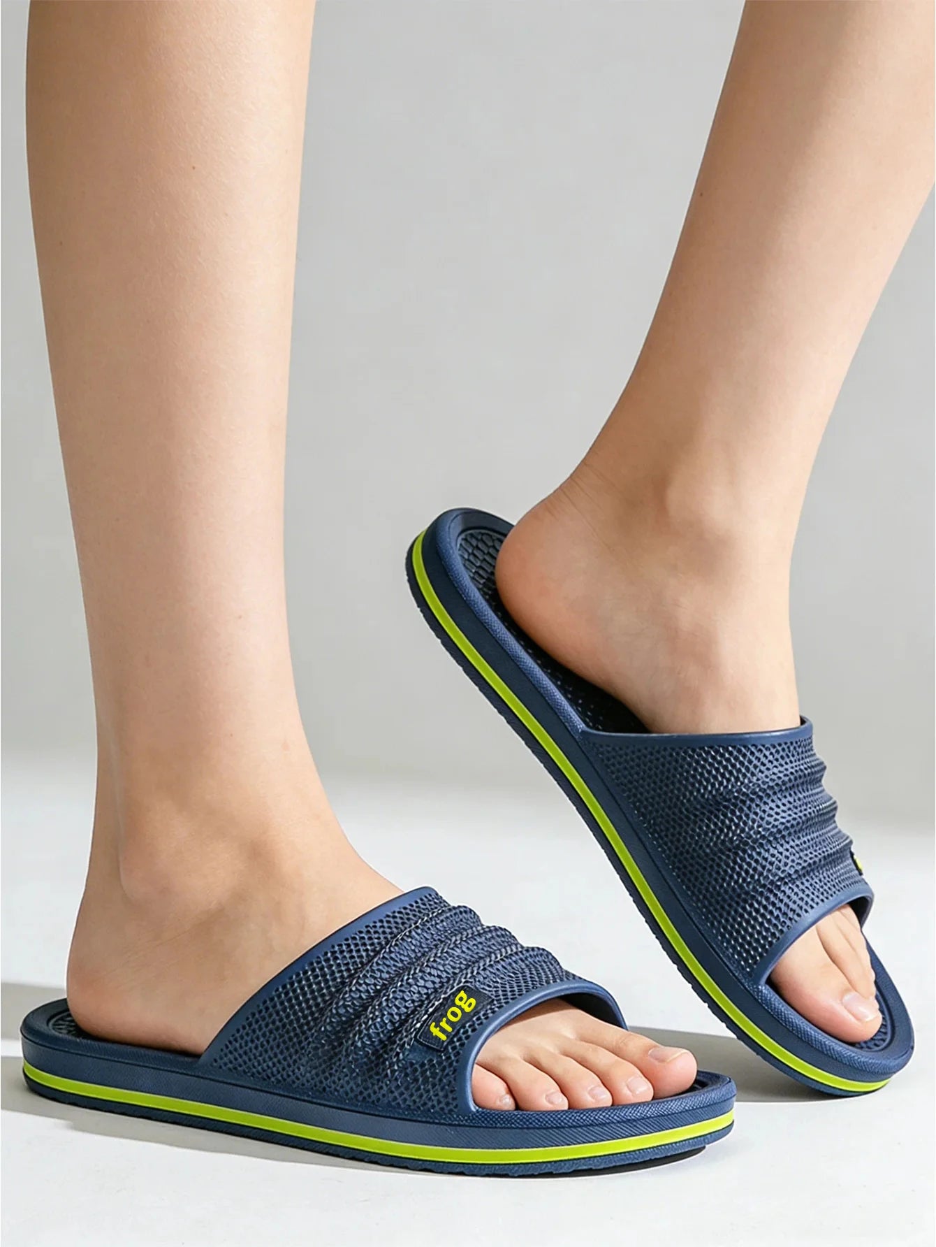 Summer men's slippers with EVA soft sole suitable for comfortable living rooms, bathrooms, and cool sandy beaches
